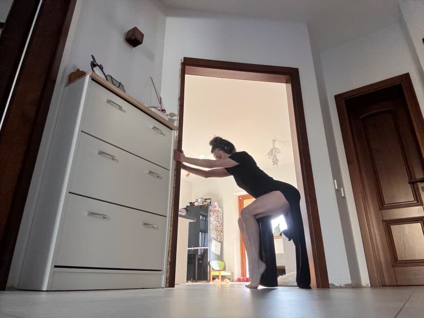 Прогревание бедер на усилии - укрепляет мышцы, улучшает баланс и координацию