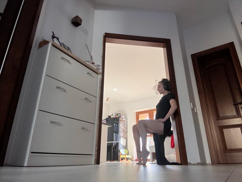 Медитация в положении стульчик - изолирует работу и укрепляет мышцы бедер