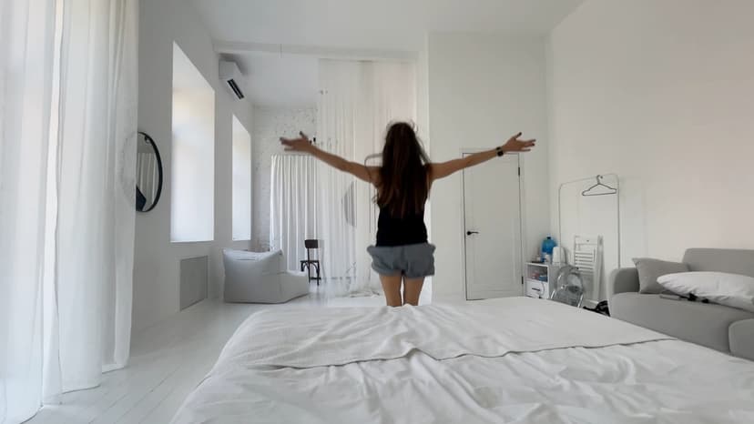 Боковые наклоны и мягкие скручивания для приведения тела в сбалансированное состояние.